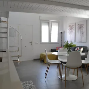https://apartamento-playa-victoria-11009.es-andalucia.com